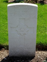 Klagenfurt War Cemetery - White, Oswald Leslie